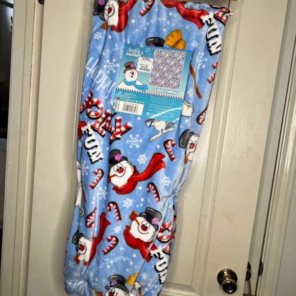 Frosty the Snowman Throw Blanket - Picture 2 of 6